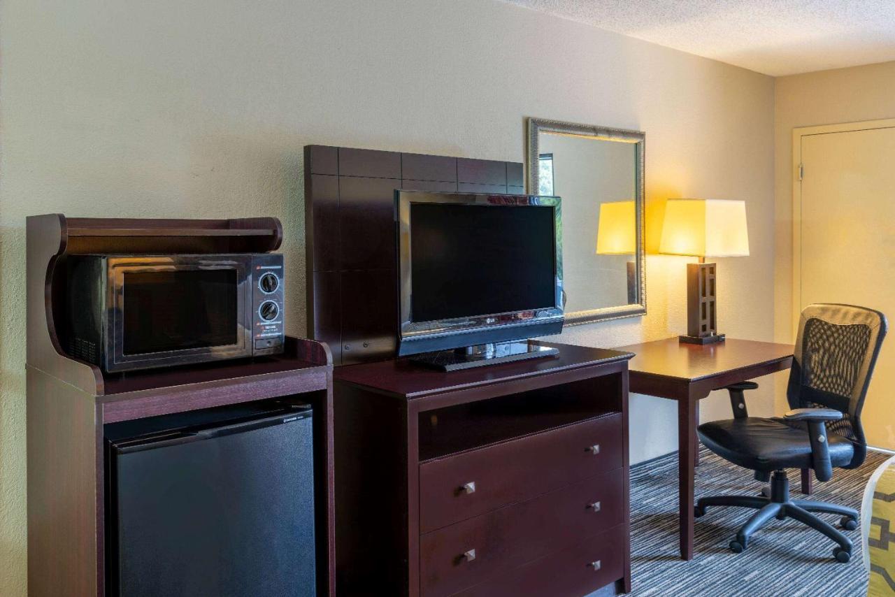 Baymont By Wyndham Columbus Ga Hotel Exterior photo