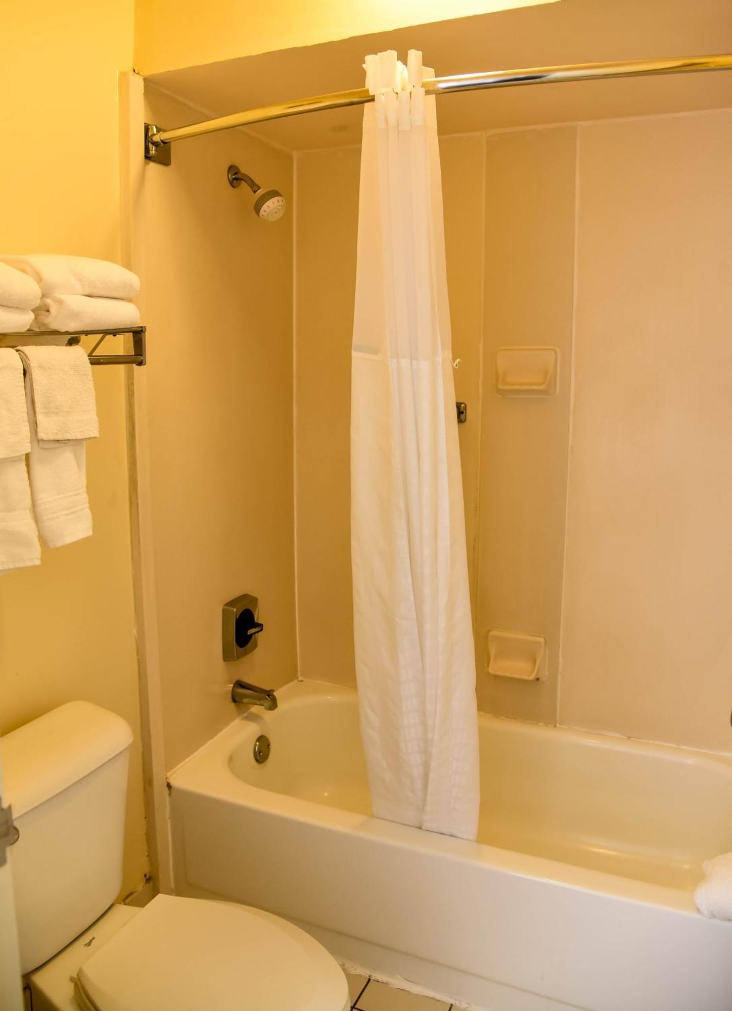 Baymont By Wyndham Columbus Ga Hotel Room photo