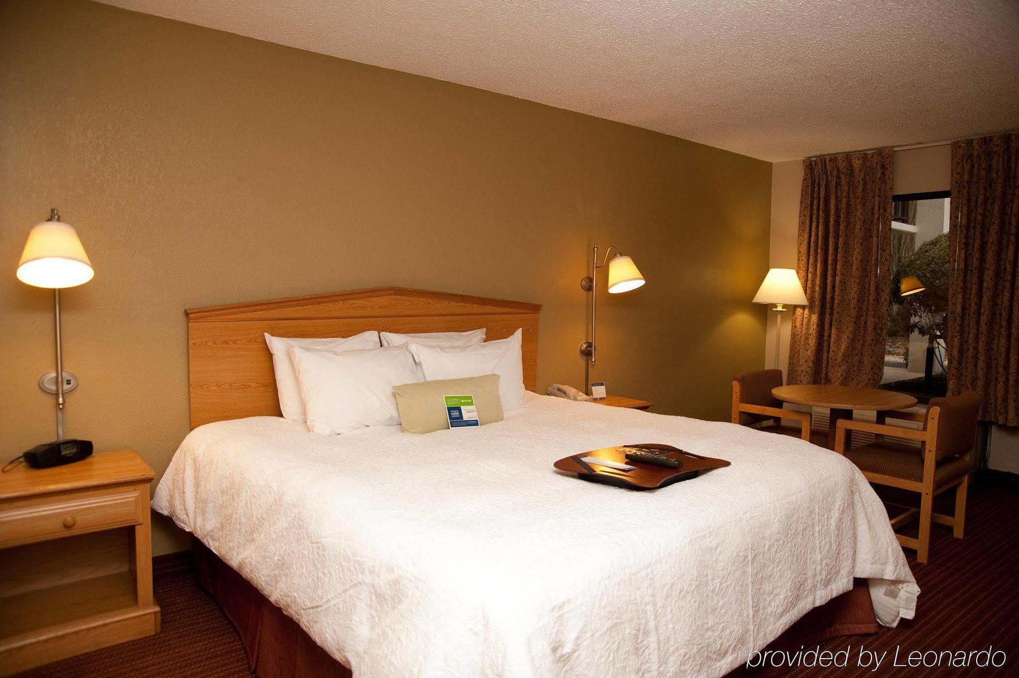 Baymont By Wyndham Columbus Ga Hotel Room photo